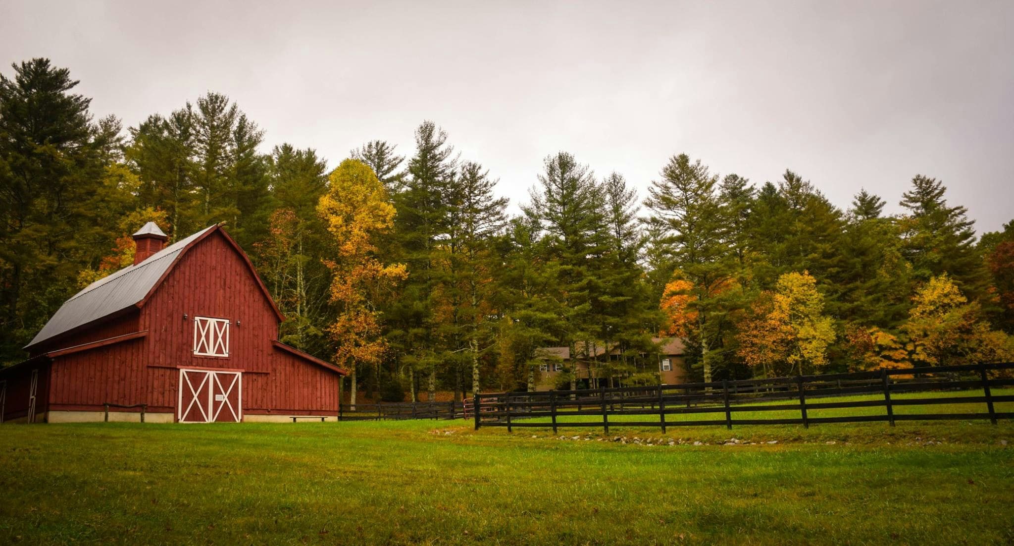 Red barn and fenced pasture at Bowling Green Highlands.